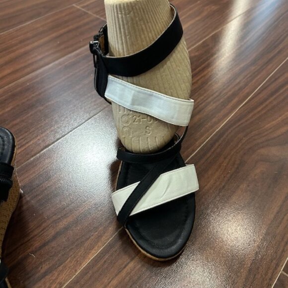 Black and White Wedge Shoes - Picture 2 of 3